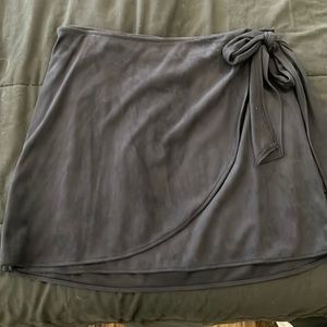 Black suede mini skirt. Size large.